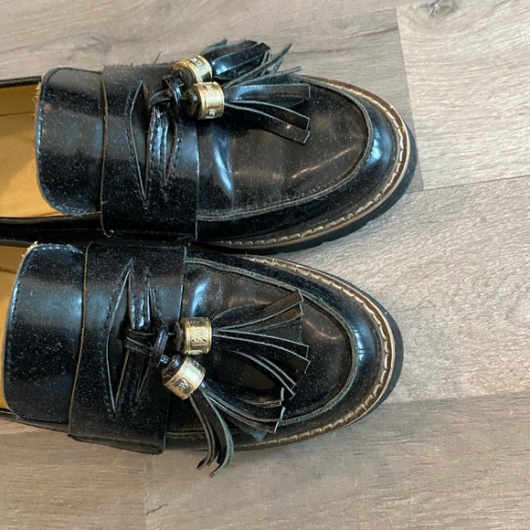 Stuart Weitzeman Shoes - Picture 2 of 3